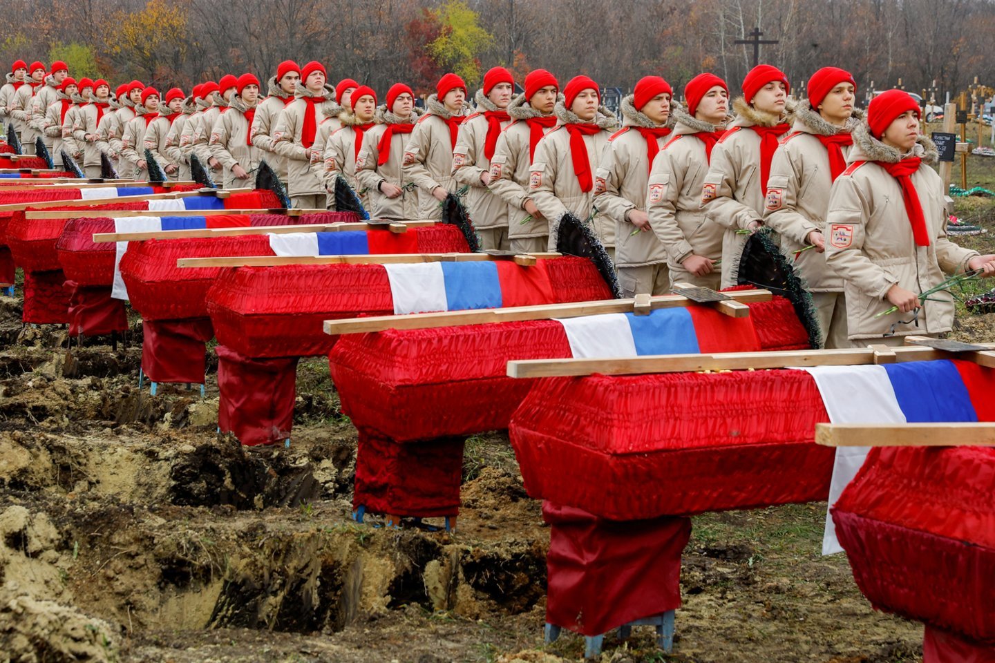  Rusų kareivių laidotuvės Luhanske.<br> Reuters / Scanpix nuotr.