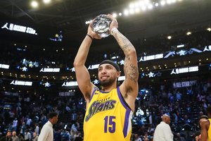 J. Valančiūno komandos draugas tapo naudingiausiu NBA „kylančių žvaigždžių“ žaidėju