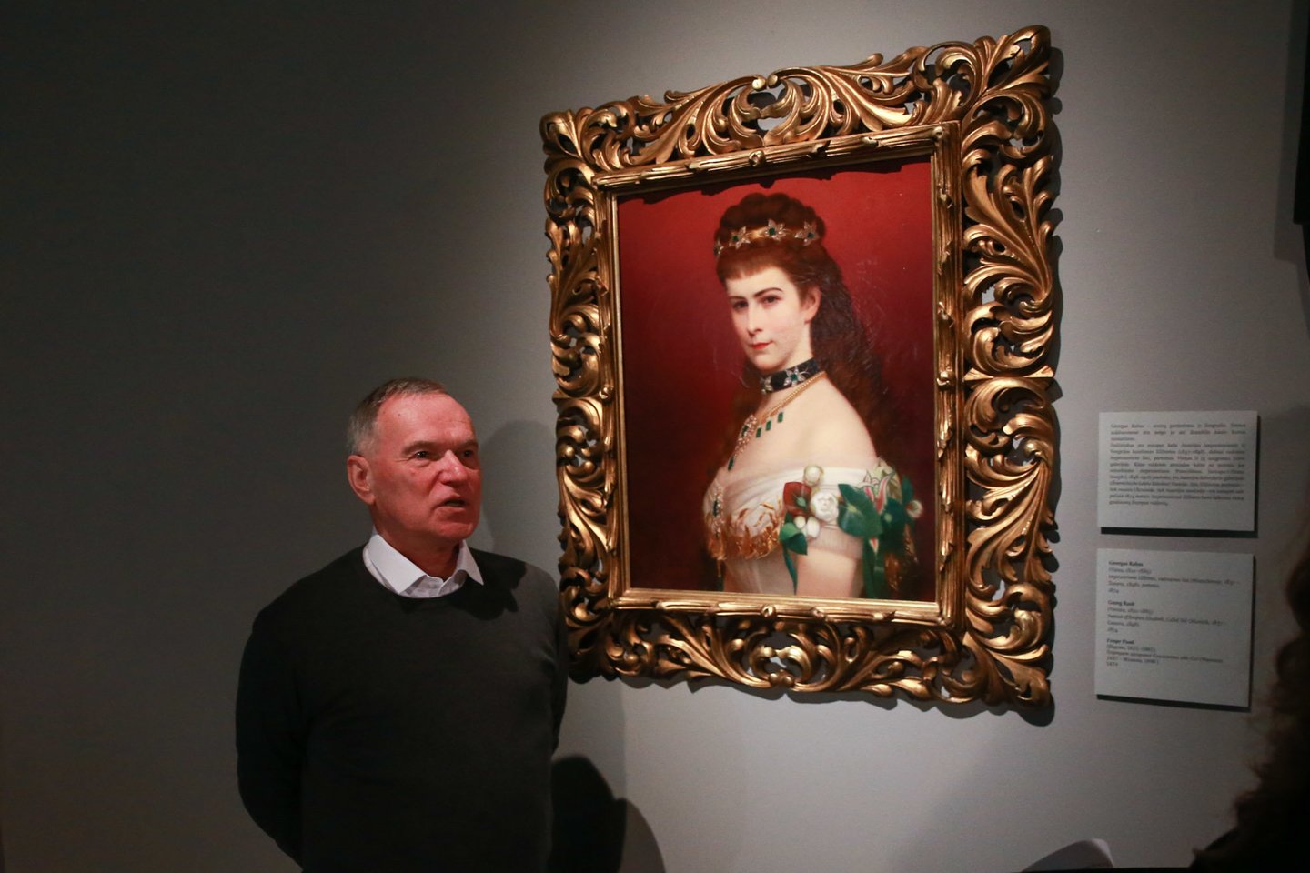 Lvivo muziejininkui T.Vozniakui ypač svarbus Austrijos imperatorienės „Sisi“ portretas. Ji buvo laikoma viena gražiausių Europos valdovių.<br>R.Danisevičiaus nuotr.