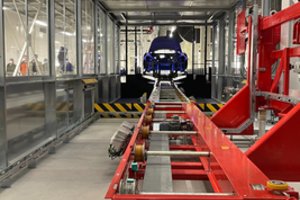 „Tesla“ atšaukia beveik 363 000 transporto priemonių, kuriose įdiegta ši sistema – žada tobulinti