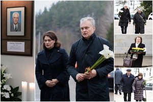 Lietuva atsisveikina su didžiu patriotu A. Terlecku: atiduoti pagarbos atvyko ir G. Nausėda su žmona