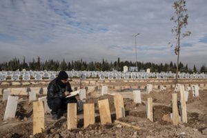 Turkijoje žemės drebėjimo aukų skaičius artėja prie 41 tūkst.