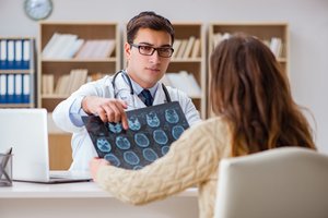 Skubiai į ligoninę atvežta moteris prabilo svetima kalba: apstulbę gydytojai nesuprato, kas įvyko