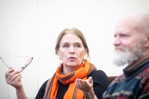 Prorusiška veikėja E. Švenčionienė įsiuto dėl teismo sprendimo ir Ukrainos vėliavą išvadino skuduru