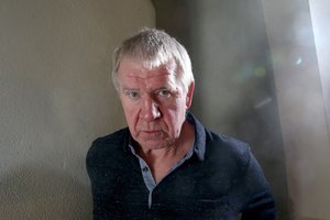 Juozas Erlickas nerimastingai narsto rusketbolo karo lauke scenarijus