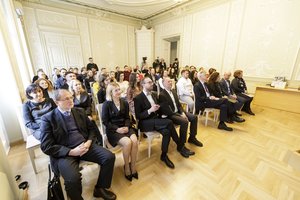 Apdovanotos gražiausių lietuviškų pavadinimų įmonės: tarp laimėtojų „Katės akis“, „Vienas namuose“, „Ant saldžių debesų“