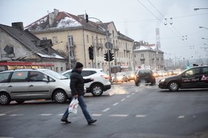 Vairavimo instruktorė – apie pagrindinę vairuotojų priklausomybę: parodo ne tik kultūrą, bet ir kelia pavojų kitiems