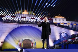 J. Bidenas: vietoj lengvos pergalės V. Putinas išvyko su degančiais tankais ir sutriuškintomis pajėgomis