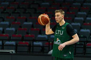 Lietuvos vyrų krepšinio rinktinėje – papildymas: paskutiniam atrankos langui dar pakviestas Arnas Beručka 