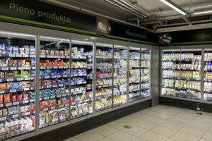 Prekybos tinklas reaguoja į pieno kainų pasiutpolkę: pigino jau 100 produktų, žada ir daugiau