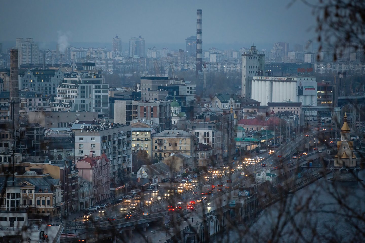  November 7, 2022, Kyiv, Ukraine: Central Kyiv without electricity after critical civil infrastructure was hit by Russian missile attacks in Ukraine. Kyiv authorities are planning to evacuate three million residents if the Ukrainian capital suffers a complete blackout.<br> Zuma Press / Scanpix
