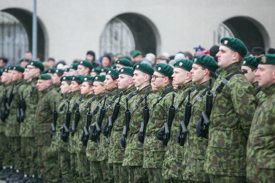 Merginų šauktinių skaičius Lietuvoje mažėja