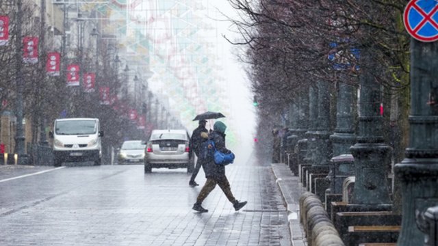 Sulauksime įvairių kritulių: eismo sąlygas sunkins lijundra, plikledis