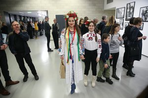 Nacionalinėje dailės galerijoje atidaryta karo pabėgėlių portretų paroda „Ne visi“