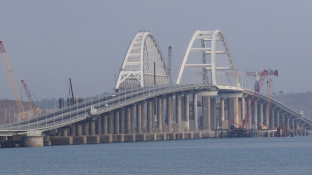 Likus dienai iki karo Ukrainoje metinių, Maskva skelbia apie atidarytą Krymo tiltą