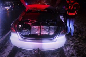 Pasieniečiams įkliuvo du kauniečiai su rūkalų kontrabanda: vienas jų – gerai žinomas pareigūnams