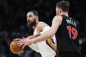 J. Valančiūno sugrįžimas į Torontą apkarto – pralaimėjo ir rungtynes, ir kovą po krepšiu