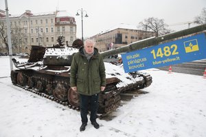 A. Anušauskas apie Vilniuje eksponuojamą ukrainiečių susprogdintą rusų tanką: po „Javelin“ smūgio turbūt niekas neišgyveno