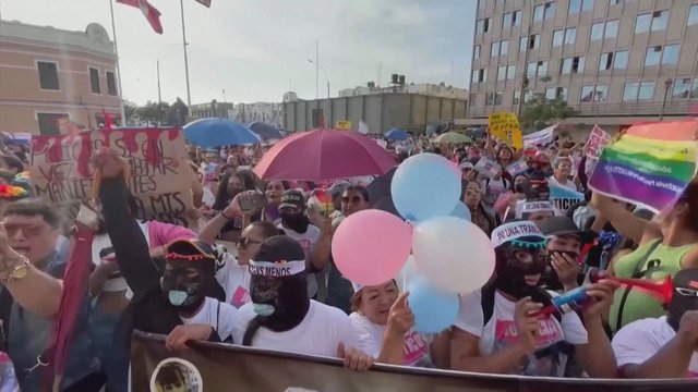 Peru tūkstančiai LGBTQ+ bendruomenės narių išėjo į gatves: protestuoja prieš transfobinius nusikaltimus