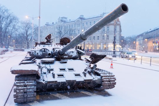  Sunaikintas rusų tankas T-72B.<br> T.Bauro nuotr.