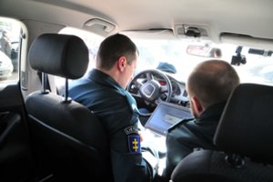Penktadienį keliuose zuja krūva nežymėtų policijos automobilių: vilniečiai jau spjaudosi nuo išrašomų baudų