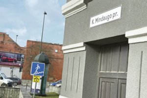 Kauniečius glumina netikėtas užrašas ant namo: kas ir kodėl iškraipė istorinės asmenybės titulą?