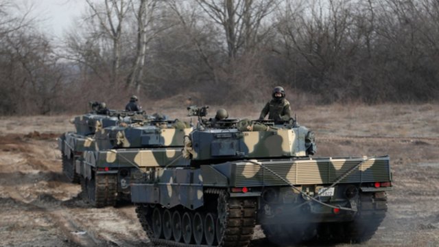 Berlynas siunčia papildomus tankus „Leopard“ į Ukrainą: aprūpins vieną pajėgų batalioną