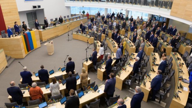 Neabejoja, kad laukia labai karšta Seimo sesija: kritikos strėles jau nutaikytos į vieną ministrą