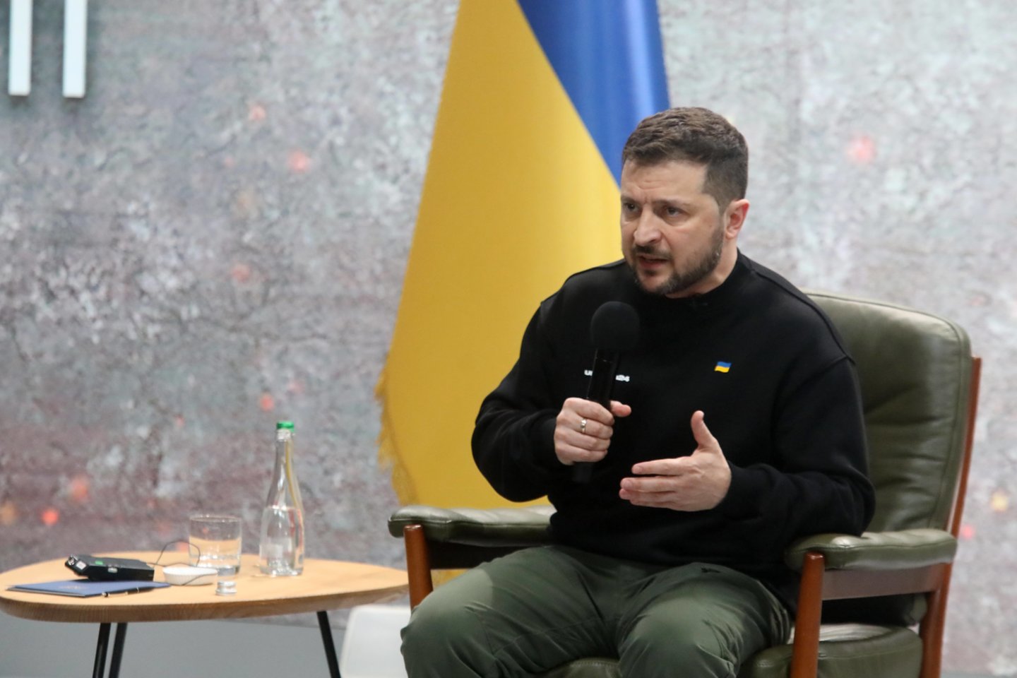 ​Ukrainos prezidentas Volodymyras Zelenskis dekretu atleido aukščiausią kariuomenės vadą rytinėje Donbaso dalyje, bet priežastis nenurodoma.<br>Sipa Press/Scanpix nuotr.