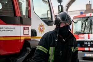 Savaitgalį liepsnos nusinešė žmogaus gyvybę: per 3 paras ugniagesiai vyko gesinti 61 gaisro