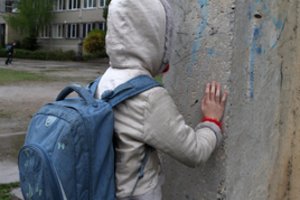 Mažametę tvirkinusį ir prievartavusį 18-metį teismas paliko laisvėje: policijos ir teismo požiūris šokiravo mamą