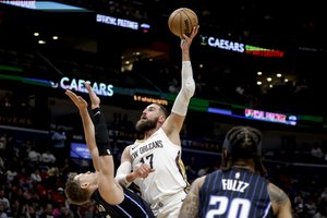 Jonas Valančiūnas pajuto italų talento jėgą, o „Pelicans“ vėl klimpsta į nesėkmių liūną