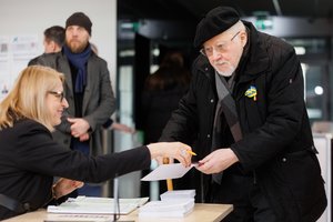 Balsuoti atvykęs V. Landsbergis linkėjo Vilniui apsiraminti