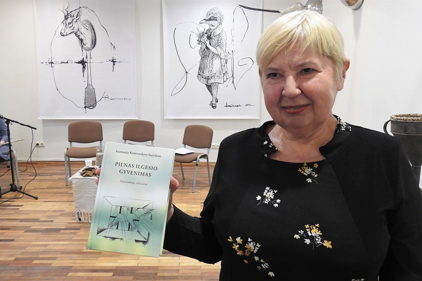 J.Sučylaitė prisiminė ir savo motinos politinės kalinės knygą.<br> G.Pilaičio nuotr.