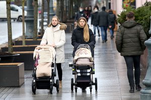 Mažamečius auginantys tėvai gali dirbti trumpiau, bet gauti tokį pat atlyginimą: ką būtina žinoti