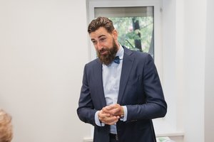 Utenos krepšinis: lauke pro langus rungtynes stebintys sirgaliai, sunkus ir rinktinės kapitono pirmieji žingsniai