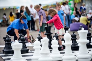 Lietuvoje trūksta laikinų ir nuolatinių vaikų globėjų: kviečia prisijungti ir vienišus asmenis