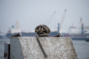 Klaipėdos uosto krovos bendrovės teigia, kad jas baudžia ir karas, ir valstybė