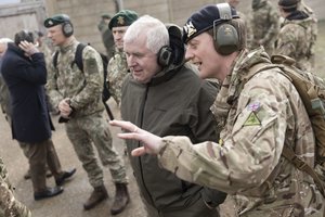 Vyriausybė pritarė didesniam gynybos finansavimui: iš šių metų biudžeto skiria papildomus 97,5 mln. eurų