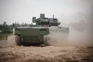 Lenkija savo kariuomenei užsakė 1 000 naujų šarvuočių