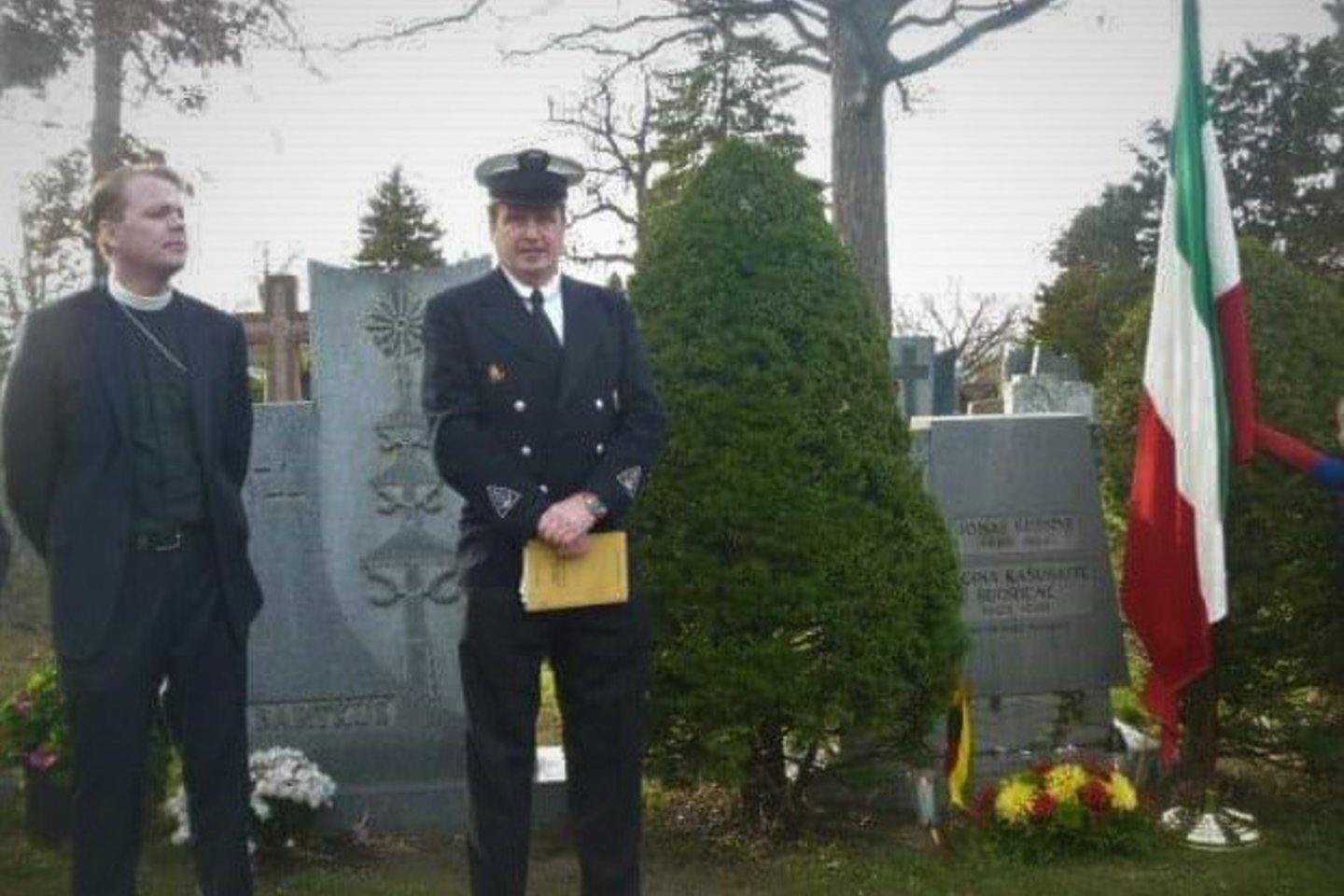 Čikagos lietuviai šauliai nepamiršta Budrių kapo. <br>E.Lukoševičiaus nuotr. 