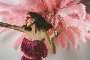 Iglė Bernotaitytė pristato pavasarišką vaizdo klipą ir klausia: myli ar nemyli?