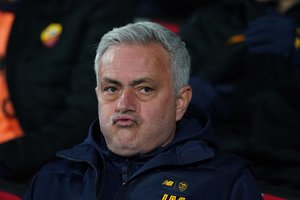 Taip sugeba tik J. Mourinho – apsilankęs Romos jaunimo derbyje, nubaubė „Lazio“ žaidėją