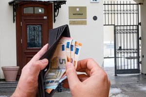 Nerašytos taisyklės dėl nekilnojamojo turto pirkimo sandorių notarinės sutarties: kas ir kodėl už ją moka 