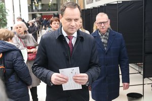 Rinkimuose savo balsą jau atidavęs W. Tomaszewskis tikisi dėl sostinės mero posto susigrumti su A. Zuoku