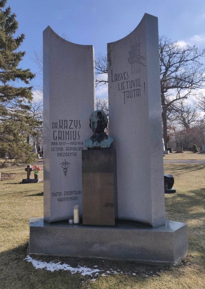  K.Griniaus palaikai parvežti į Lietuvą, tačiau paminklas Čikagos kapinėse tebestovi.<br> E.Lukoševičiaus nuotr.