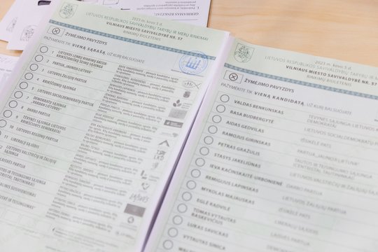 Lietuvoje prasideda balsavimas namuose: ką reikia žinoti