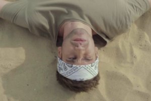 Korumpuoto pareigūno vaidmeniu išgarsėjęs A. Ašmonas naujame seriale taps seksualiu IT specialistu