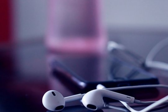 Minima pasaulinę klausos dieną: ekspertas atskleidžia, kaip ją apsaugoti su išmaniaisiais įrenginiais