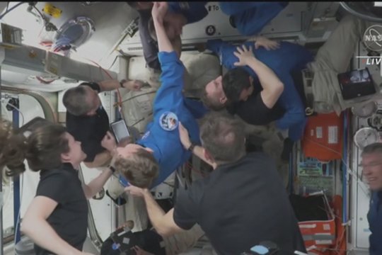 „SpaceX Dragon“ įgula pasiekė tarptautinę kosminę stotį: mokslinė misija truks šešis mėnesius